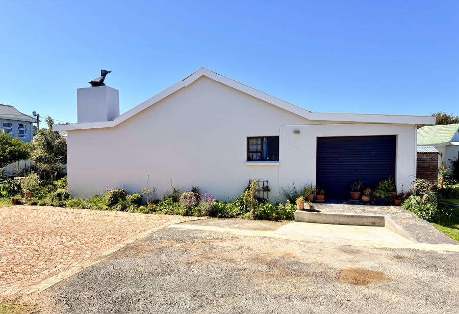 2 Bedroom Property for Sale in Sandbaai Western Cape